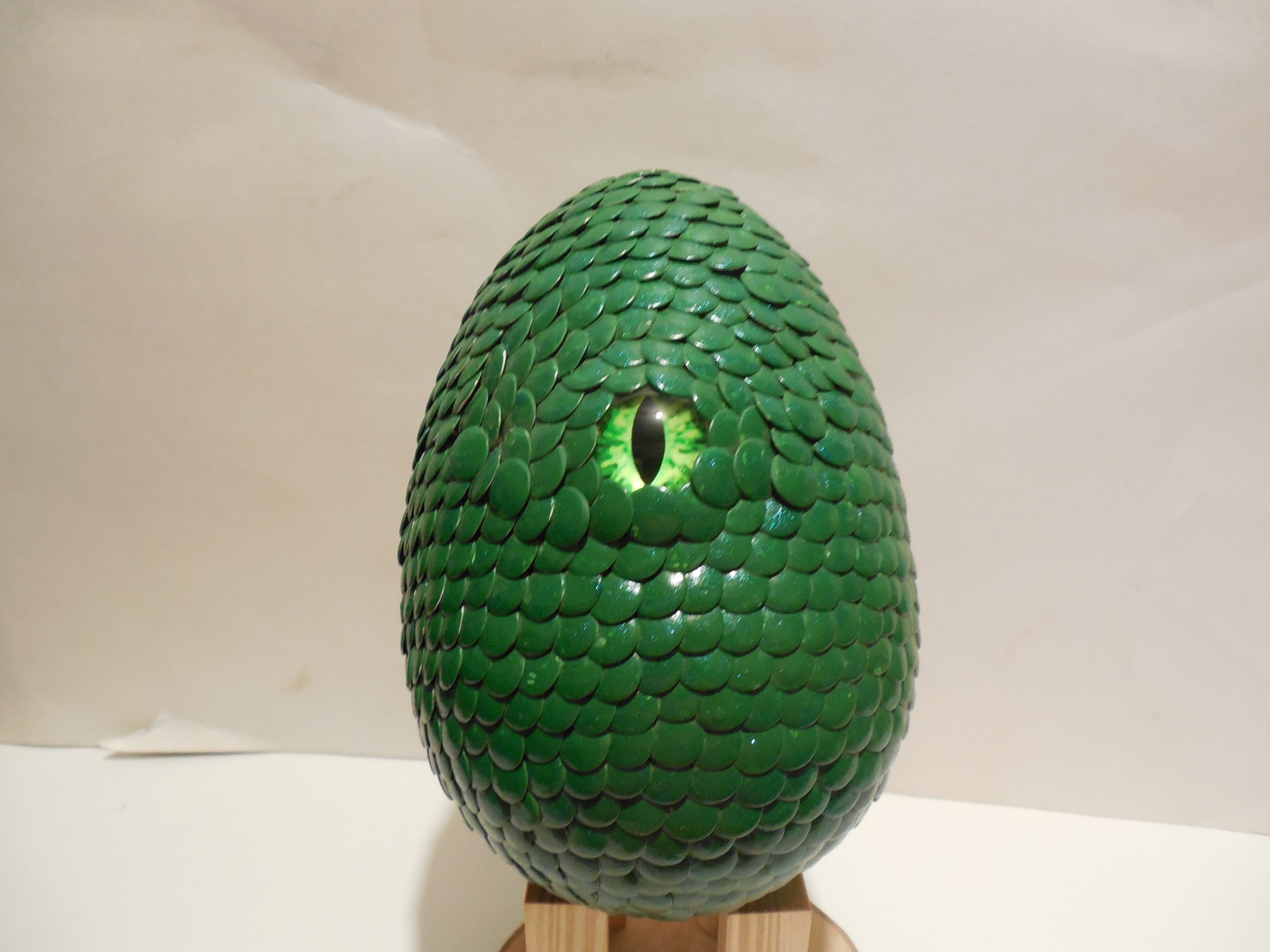 Dragon Eggs Green Large with Eyes Collectables